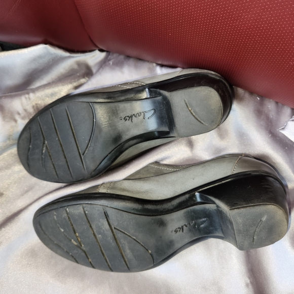 Ladies Vlark's Shoes - Size 7.5 - Picture 3 of 3